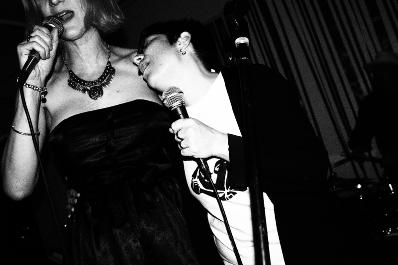 Illustration for article titled GAWKER : A HOLIDAY PARTY (MY PHOTOS)